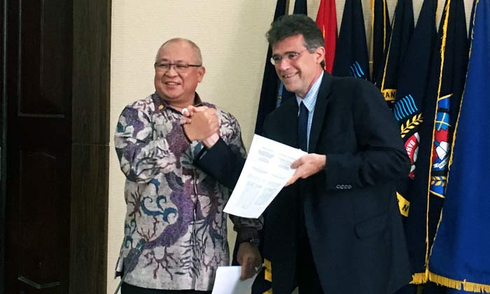 Signature d'un nouvel accord entre l'ENAC et le Ministre des transports indonsien
